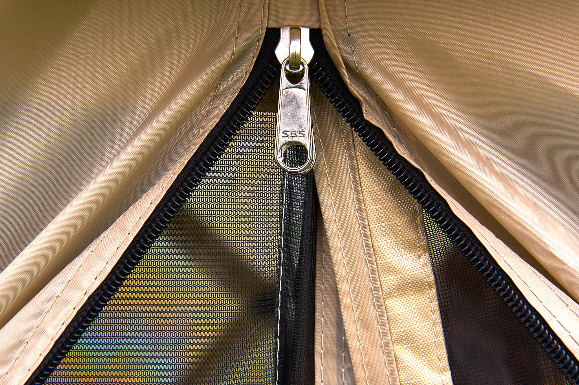 Шатер туристический KYODA 5 сторон, р.260*260*226см, плотн190Т, 210D, столб воды 3000мм, вес 7,9кг Шатер туристический KYODA 5 сторон, р.260*260*226см, плотн190Т, 210D, столб воды 3000мм, вес 7,9кг