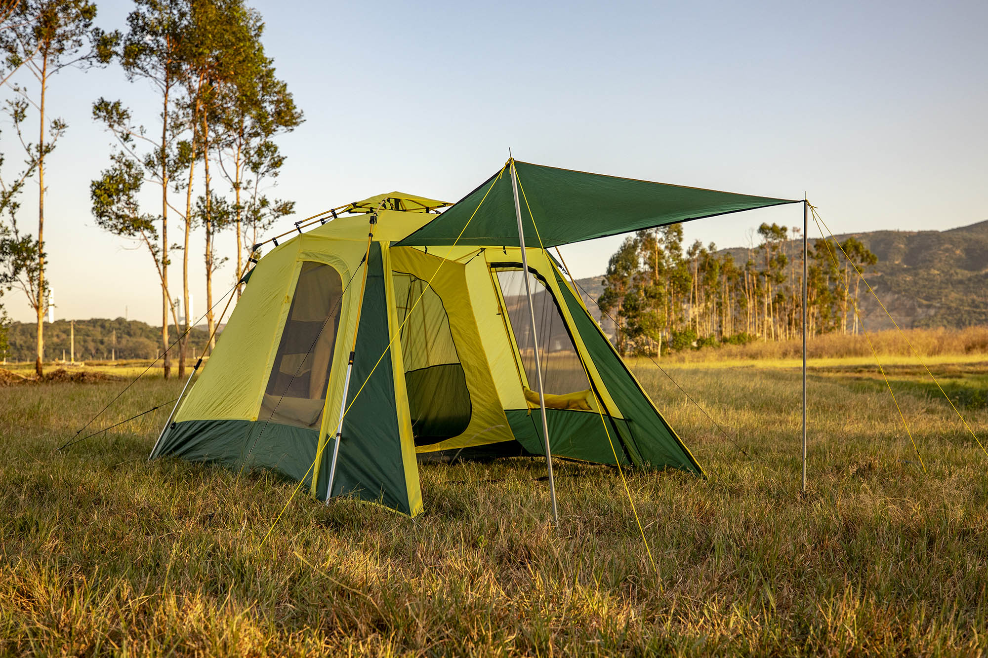 Палатка KYODA U039 размер (54+135+114+54) х225х160 см, 4 места, вес 7 кг.