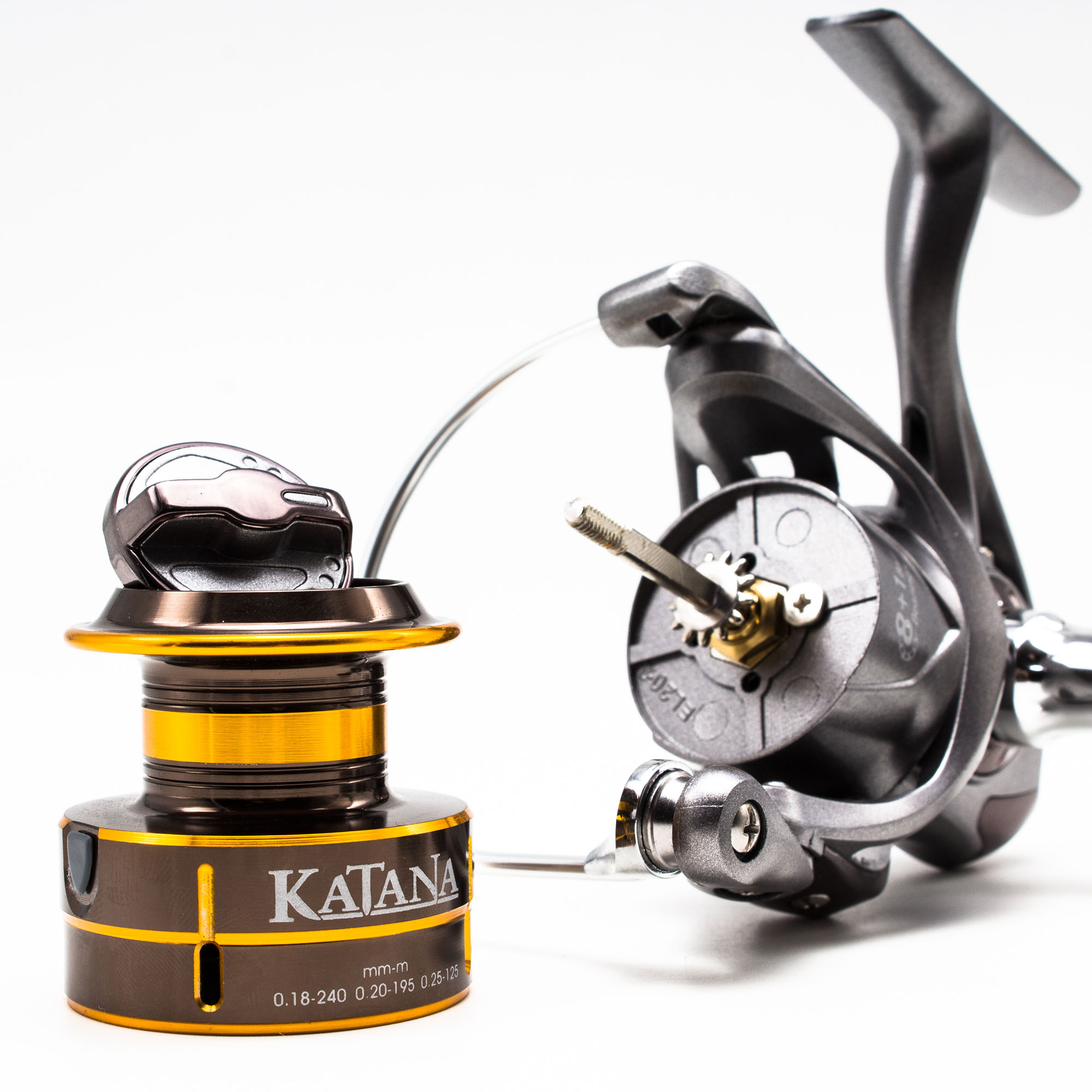 Катушка KYODA "Katana" 2000, 8+1 подшипн., передний фрикцион, запасная шпуля Катушка KYODA "Katana" 2000, 8+1 подшипн., передний фрикцион, запасная шпуля