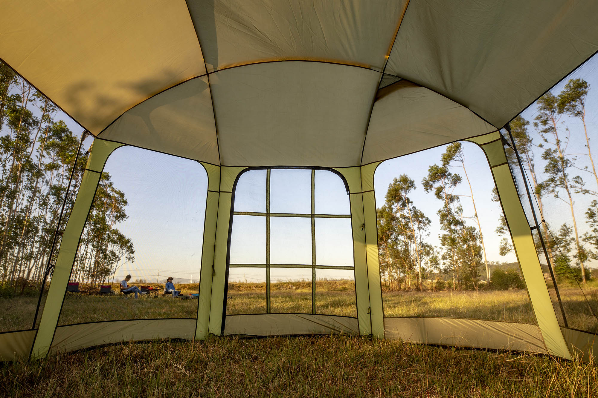 Шатер туристический KYODA круглый, открытый, р.365*426*226см Шатер туристический KYODA круглый, открытый, р.365*426*226см