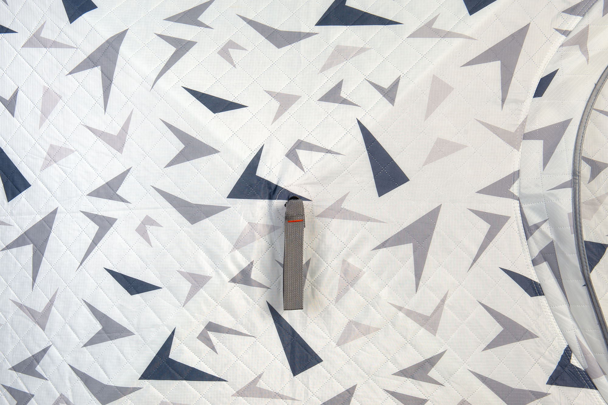 Палатка Куб "CONDOR" зимняя утепленная 2,2 х 2,2 х 2,15 белый камуфляж Палатка Куб "CONDOR" зимняя утепленная 2,2 х 2,2 х 2,15 белый камуфляж