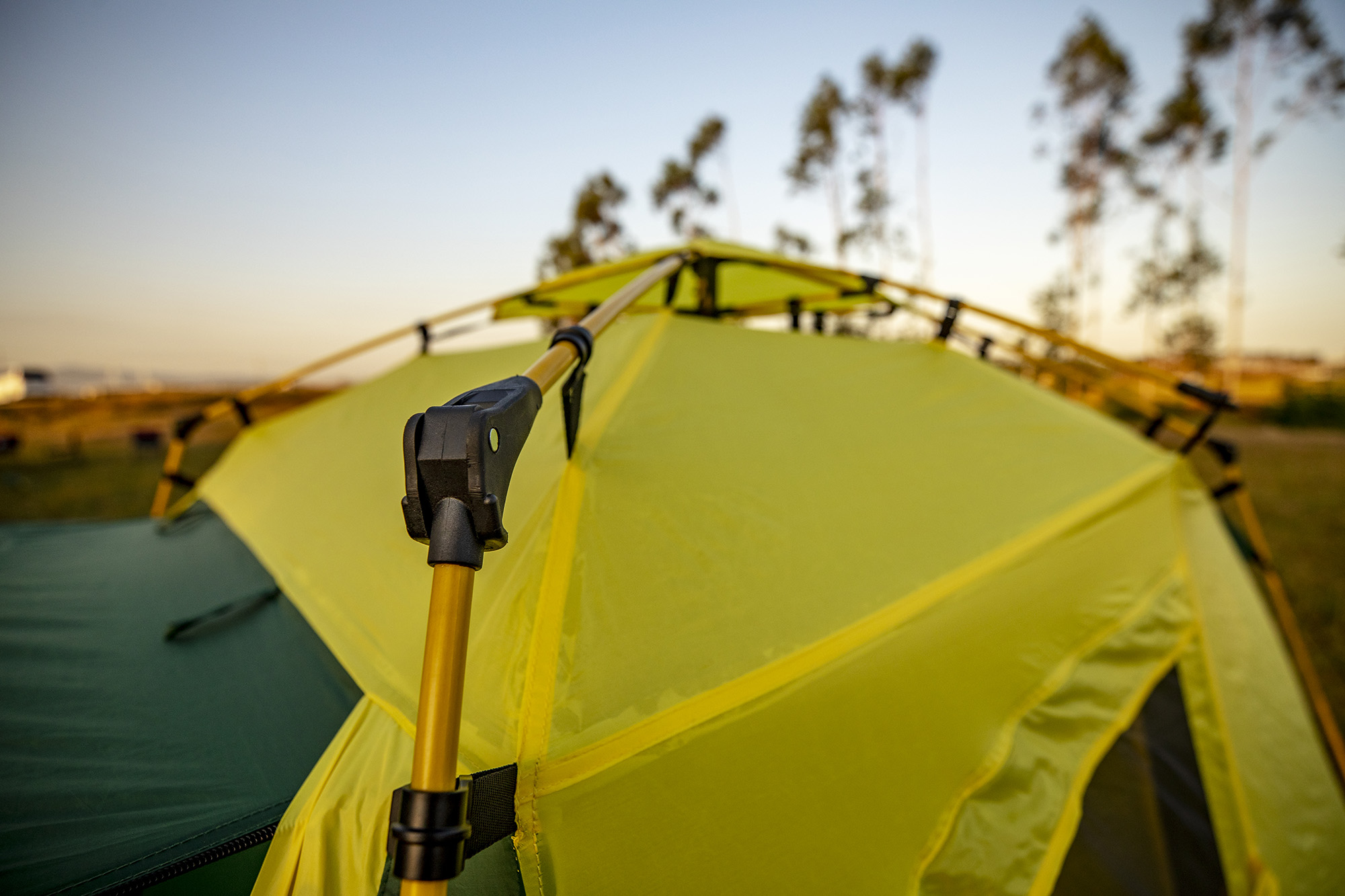 Палатка KYODA U039 размер (54+135+114+54) х225х160 см, 4 места, вес 7 кг. Палатка KYODA U039 размер (54+135+114+54) х225х160 см, 4 места, вес 7 кг.