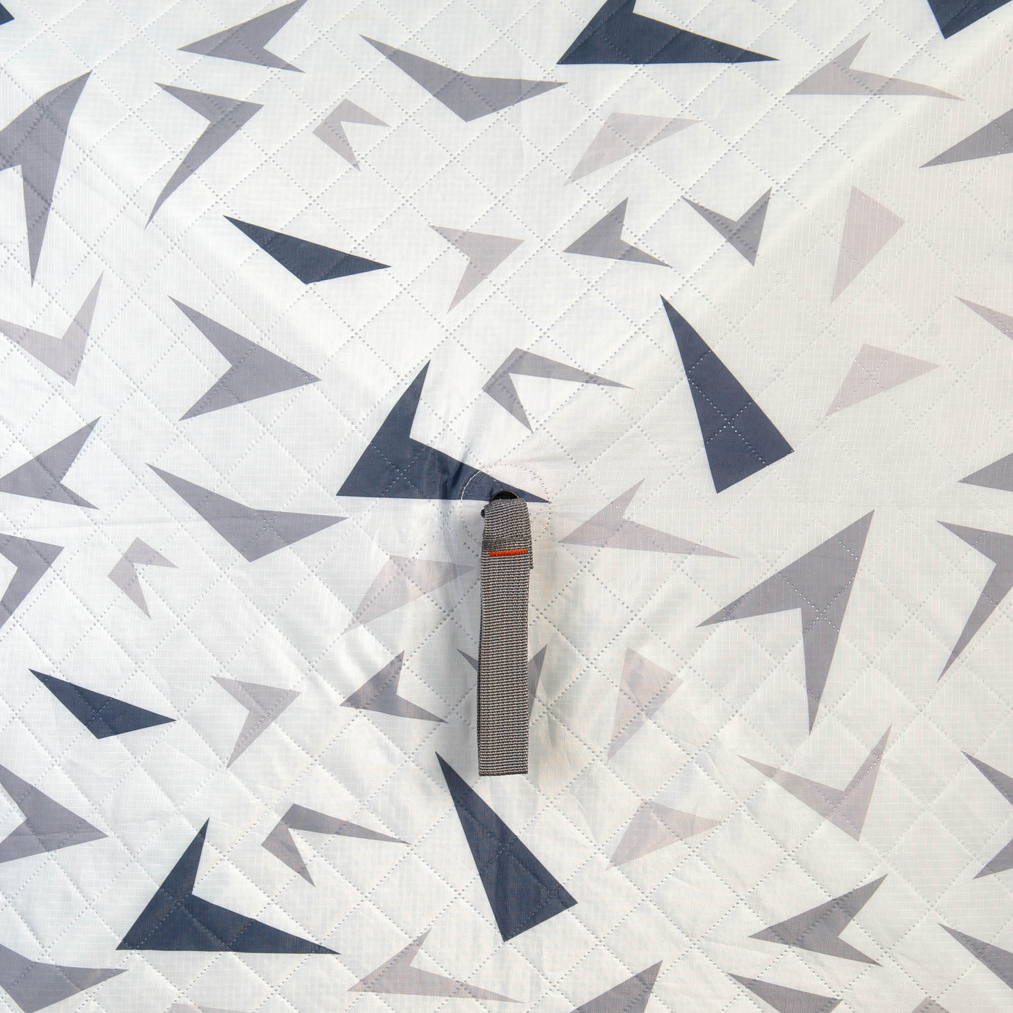 Палатка Куб "CONDOR" зимняя утепленная 2,0 х 4,0 х 2,15 белый камуфляж цифра Палатка Куб "CONDOR" зимняя утепленная 2,0 х 4,0 х 2,15 белый камуфляж цифра