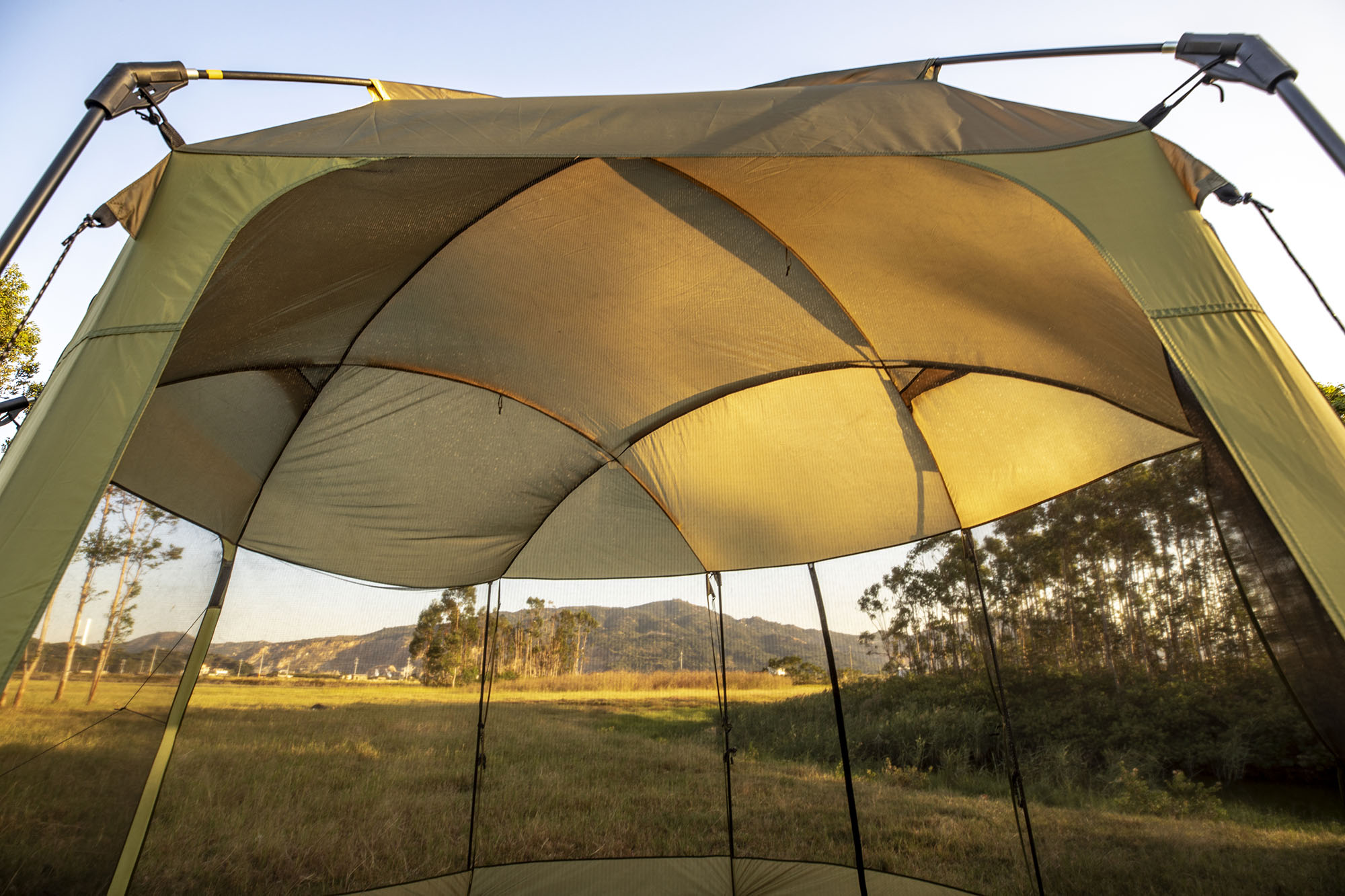 Шатер туристический KYODA круглый, открытый, р.365*426*226см Шатер туристический KYODA круглый, открытый, р.365*426*226см